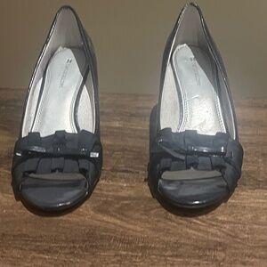 Black bow heels